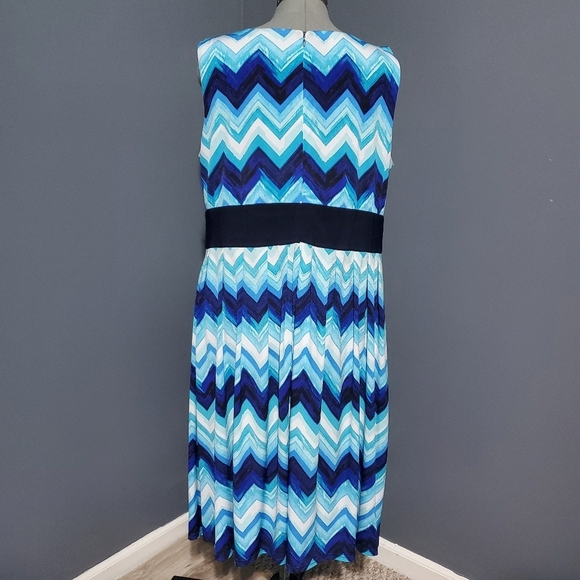 Dress Barn Dress Blue Chevron Zip Up Back Size 16 - Picture 3 of 6